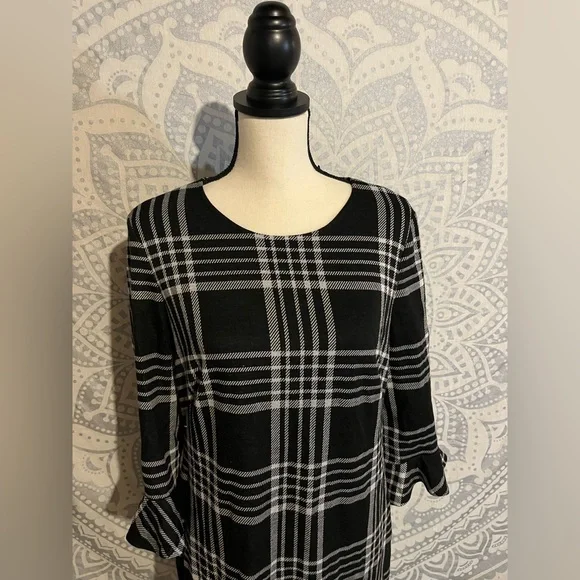Chaps Plaid Long Sleeve Dress in Great Condition - Picture 4 of 7